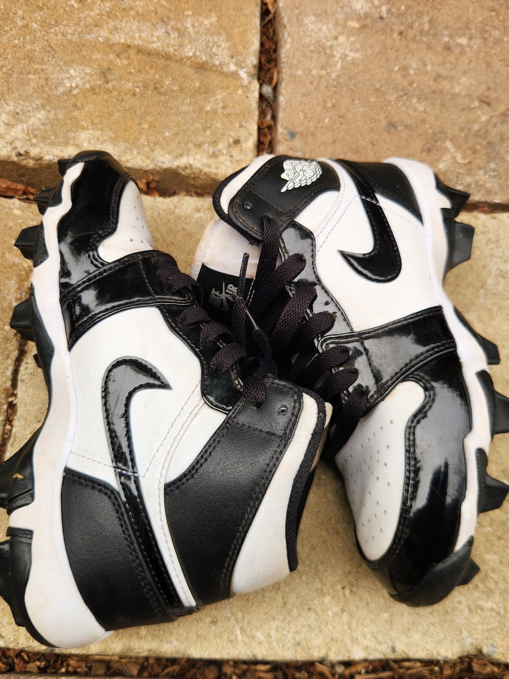 Nike Kids Black & White High-Top Baseball Cleats